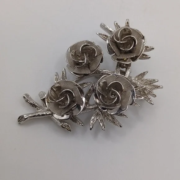 Silver tone Rose Bouquet Brooch - Picture 5 of 5